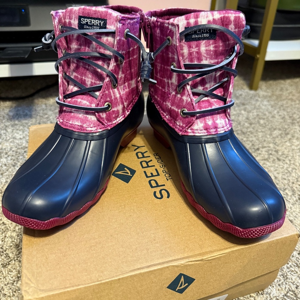 Brand new girls Sperry boots size 3